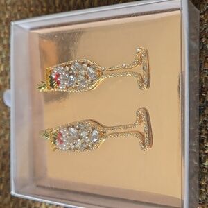 Champagne 🍾  earings, nwt